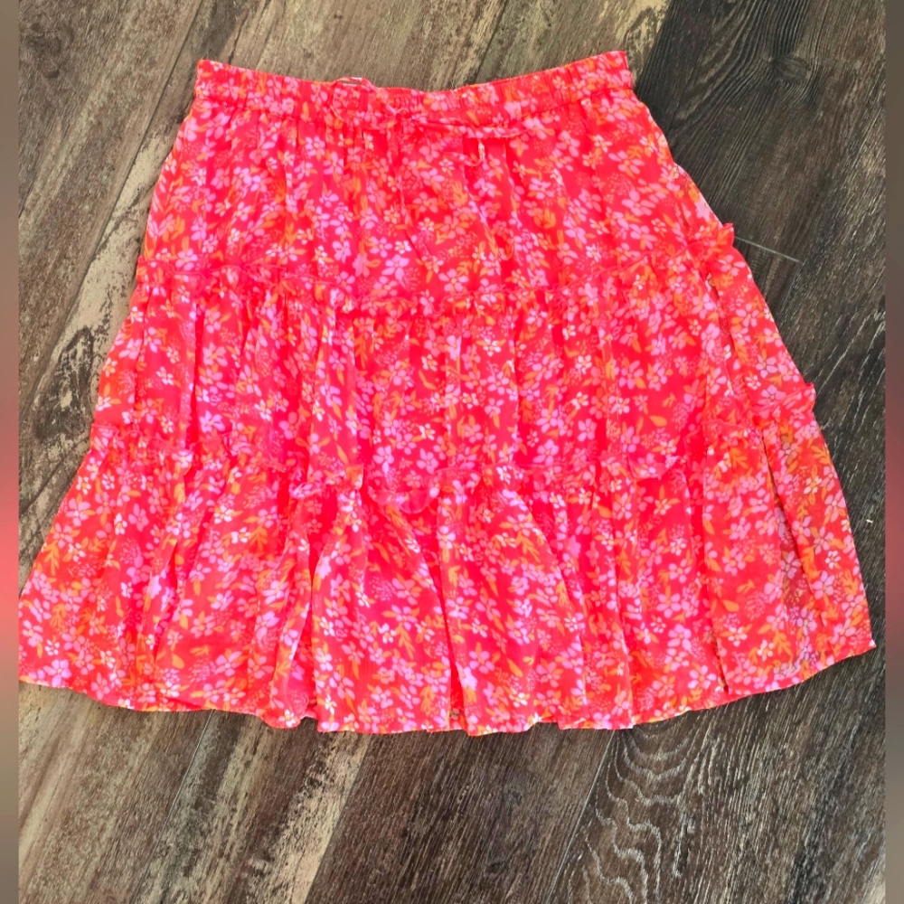 NWT Vero Mode Floral Ruffle Skirt